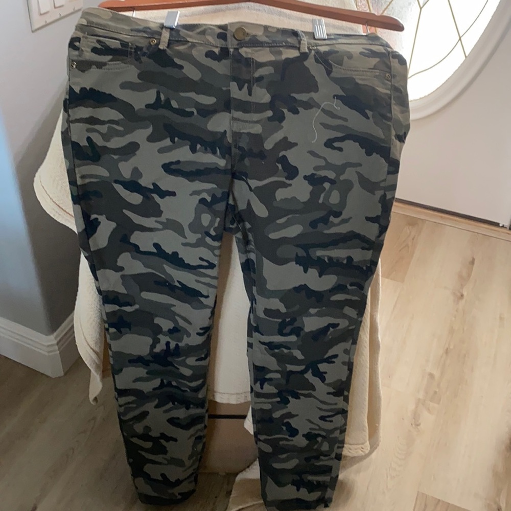 Pants Size 14 New York & Company Cameo